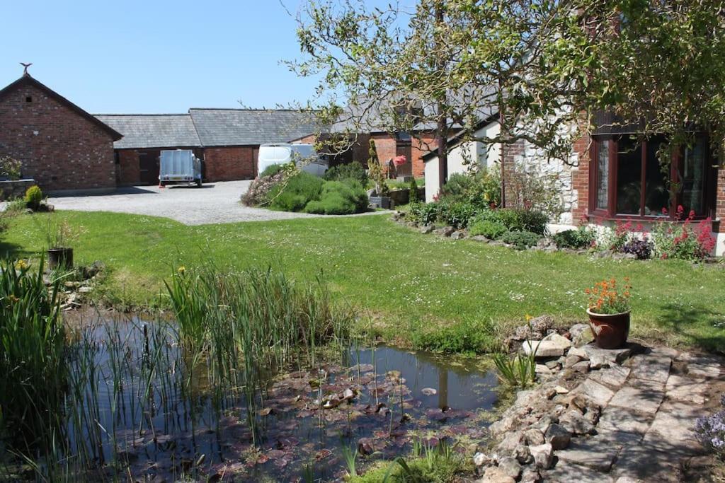 Beautiful Barn Conversion, 3 Bed, Hot Tub, Sauna, Gym, Enclosed Garden Райд Экстерьер фото