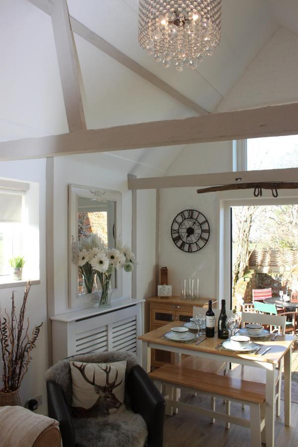 Beautiful Barn Conversion, 3 Bed, Hot Tub, Sauna, Gym, Enclosed Garden Райд Экстерьер фото